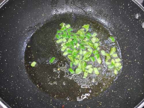 frying chillies for khichdi