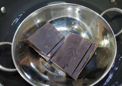 melting chocolate for oreo cake