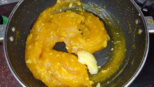 adding ghee to custard halwa