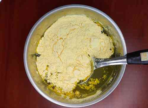 making batter for custard powder halwa