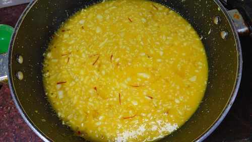 preparing custard powder halwa