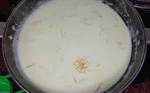 preparing vermicelli custard